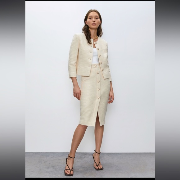 Aritzia Babaton FULL SET Size 10
Little Tweed Jacket, Top and Skirt Size 10 - Picture 4 of 8